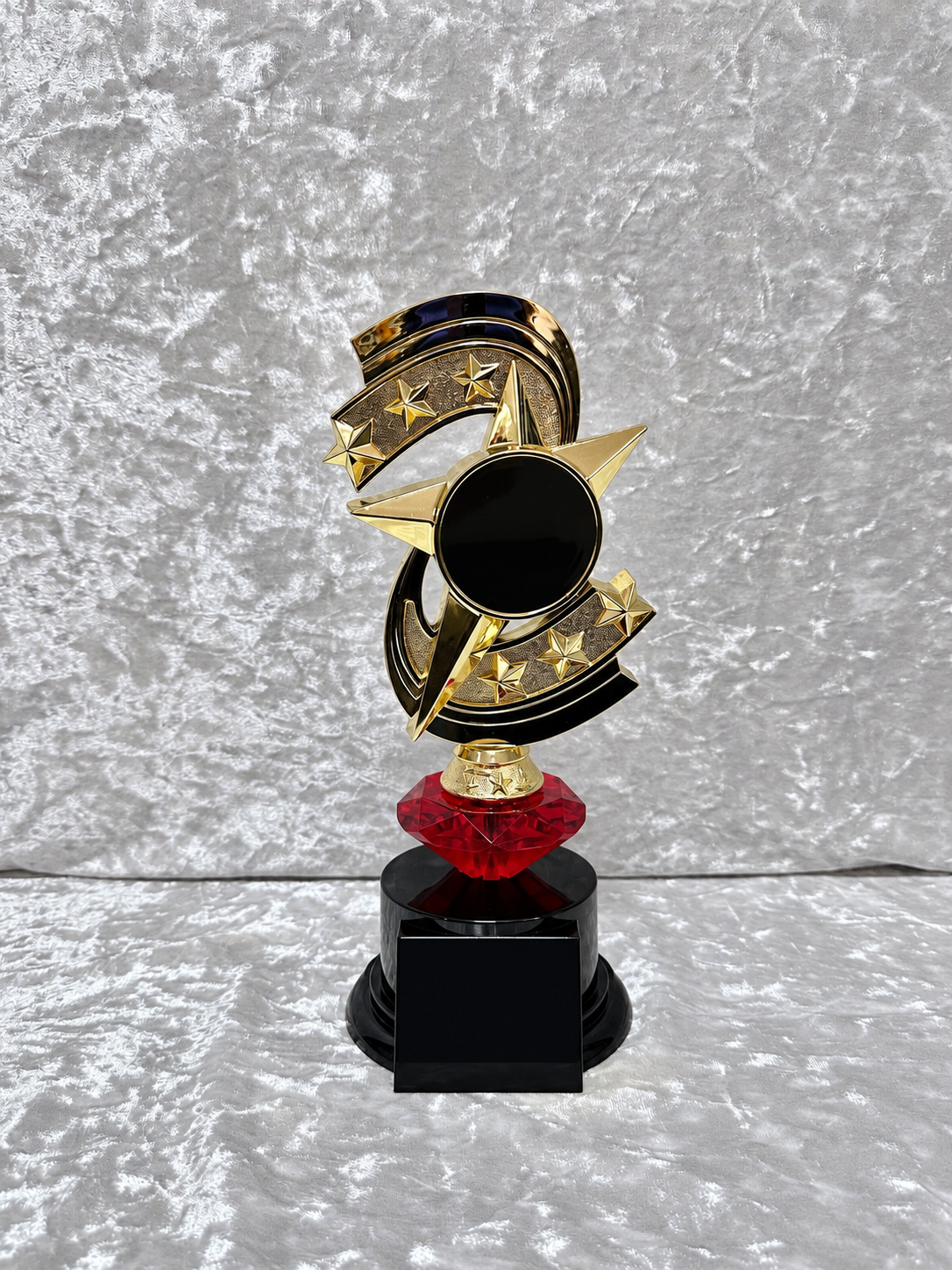 Trofeo Dorado y Negro de Estrellas con Diamante de Color, Emblema Circular y Placa Personalizable