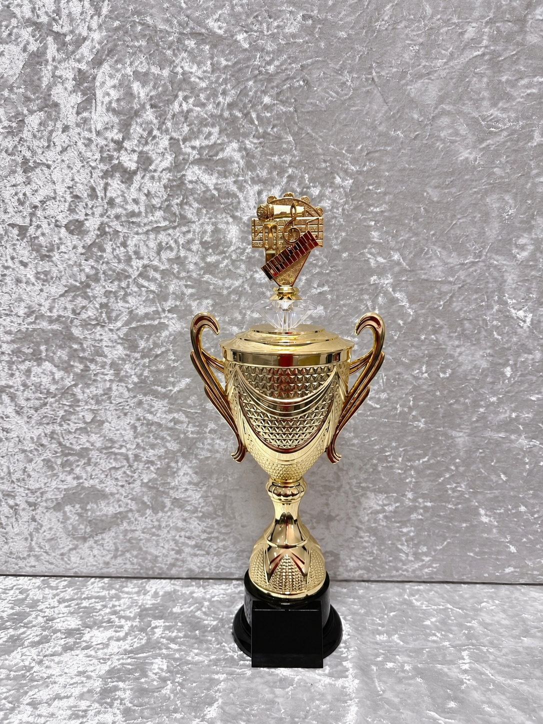 Trofeo Copa Dorada Premium de Música con Piano, Micrófono y Diamante Personalizable