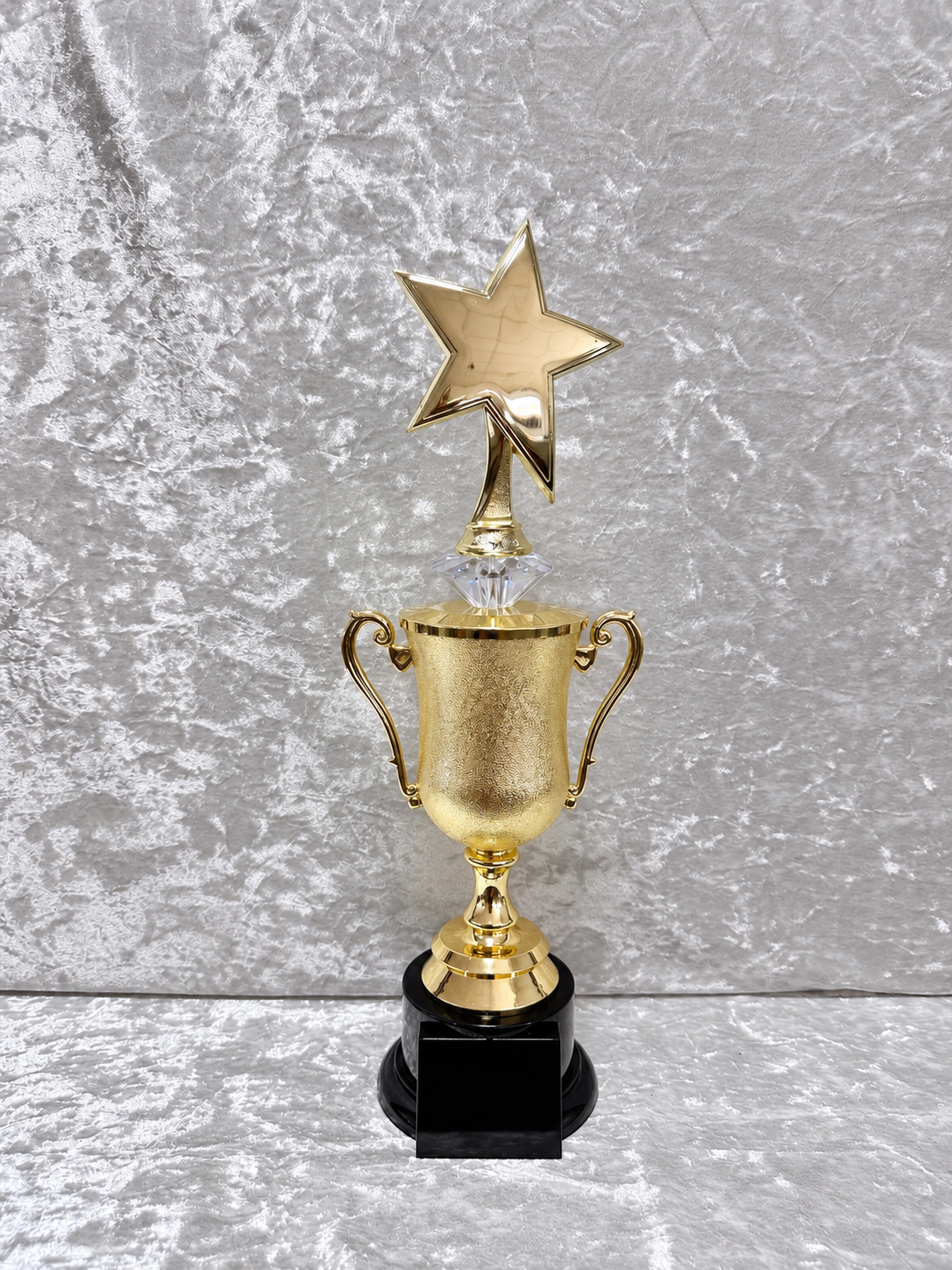 Trofeo Copa Dorada Premium con Estrella Grande, Diamante de Color y Placa Personalizable