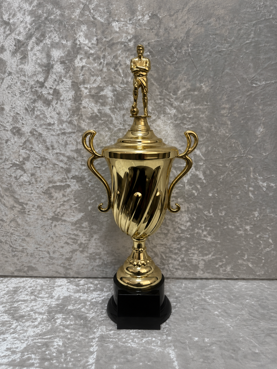 Trofeo Copa Dorada Premium de Fútbol con Jugador y Placa Personalizable