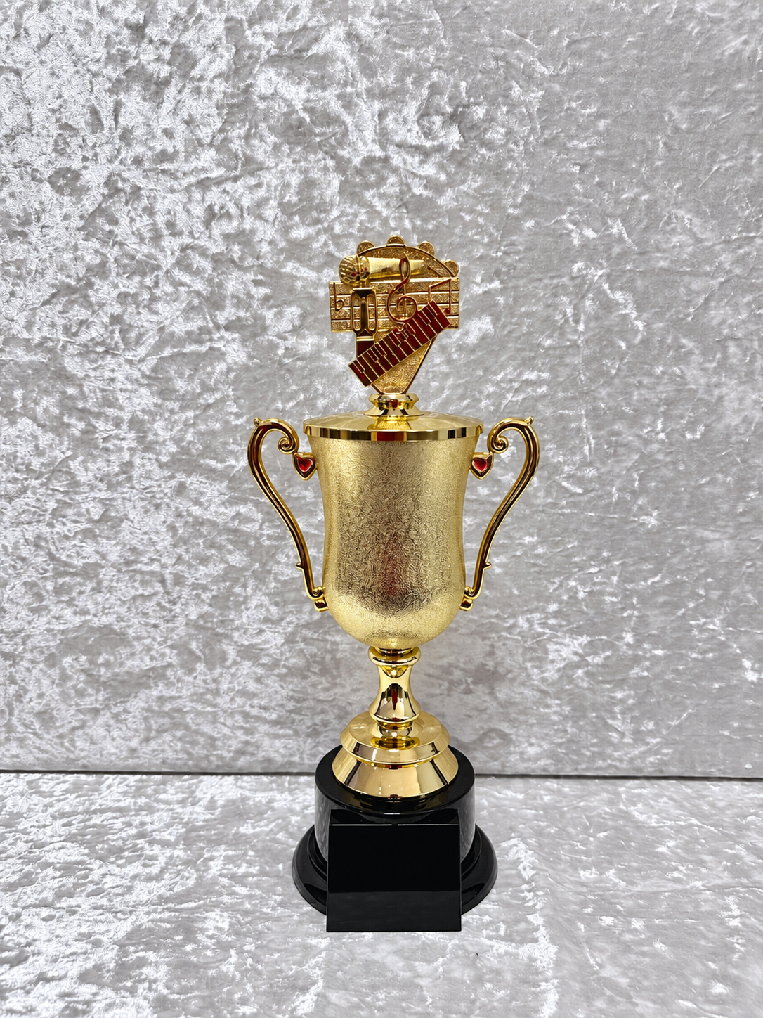 Trofeo Copa Dorada de Música con Piano, Micrófono y Placa Personalizable