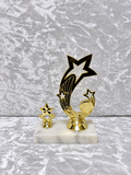 Trofeo Estrella Dorada y Negra con Base de Mármol y Placa Personalizable