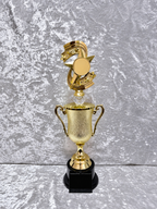 Trofeo Copa Dorada Premium con Estrellas, Diamante de Color, Emblema Circular y Placa Personalizable