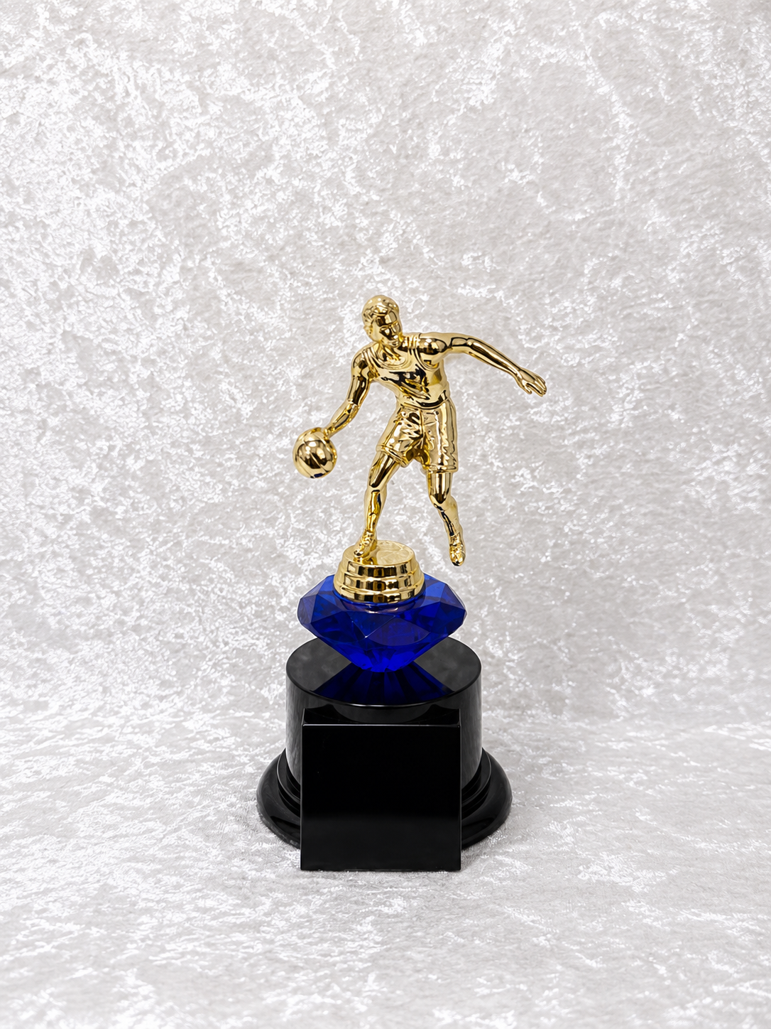 Trofeo de Baloncesto con Jugador Driblando y Diamante