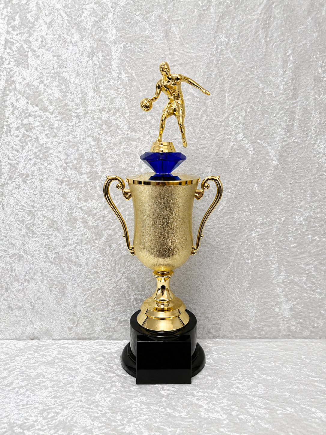 Trofeo de Baloncesto con Copa Dorada y Opciones de Diamante