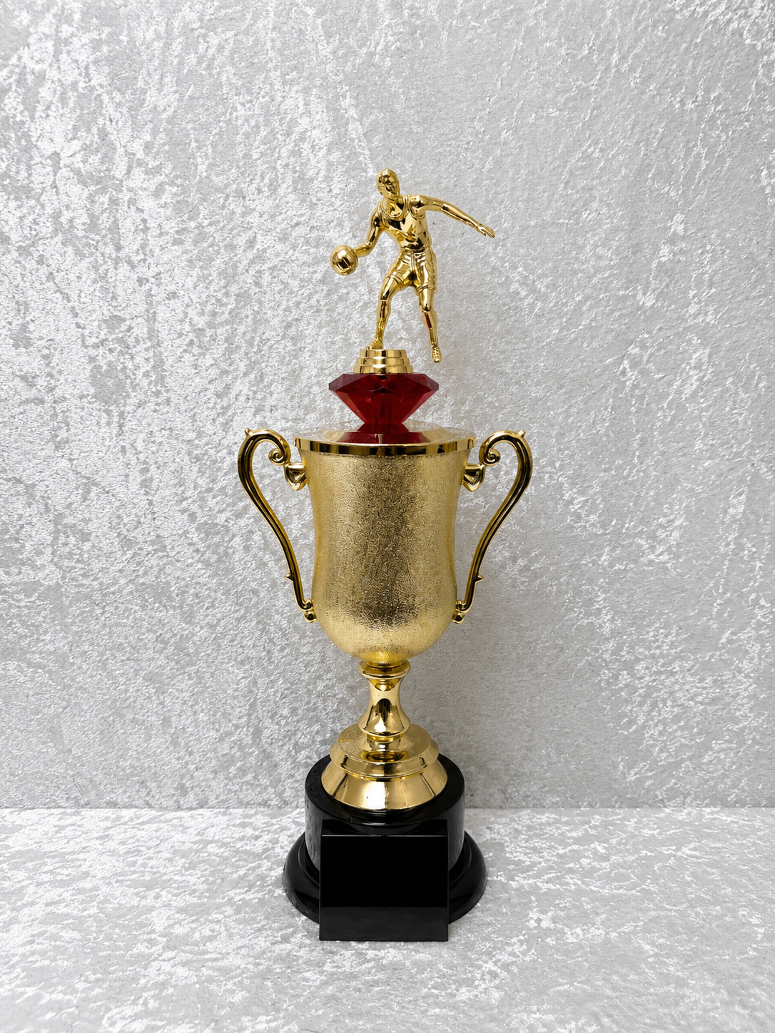 Trofeo de Baloncesto con Copa Dorada y Opciones de Diamante
