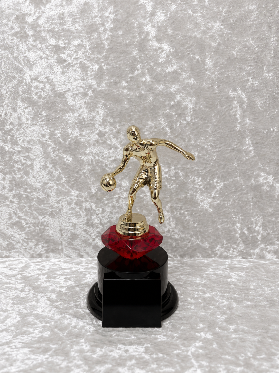 Trofeo de Baloncesto con Jugador Driblando y Diamante