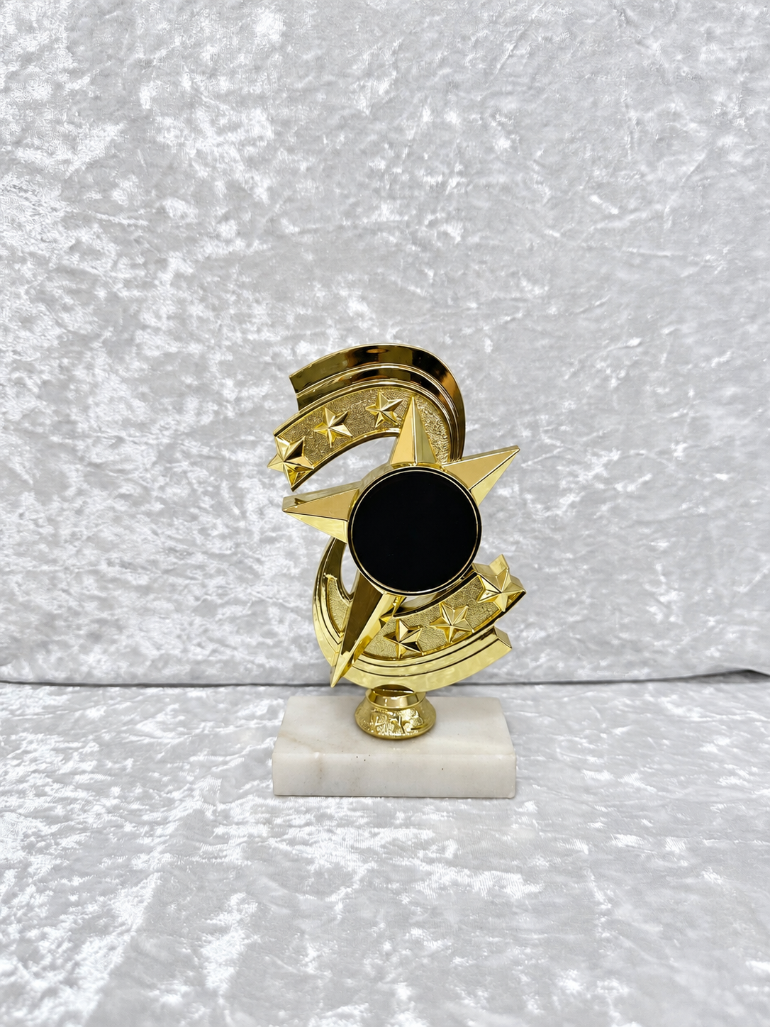 Trofeo Dorado de Estrellas con Emblema Circular y Placa Personalizable