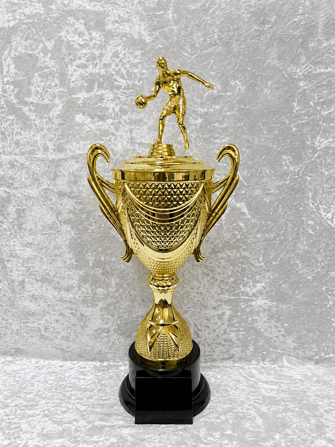 Trofeo de Baloncesto con Copa Dorada