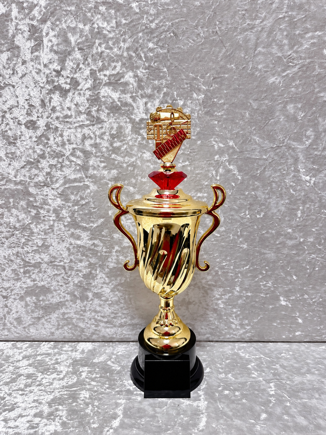 Trofeo Copa Dorada de Música con Piano y Micrófono Personalizable