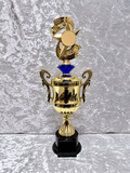 Trofeo Copa Dorada Premium con Estrellas, Emblema Circular, Diamante de Color y Placa Personalizable