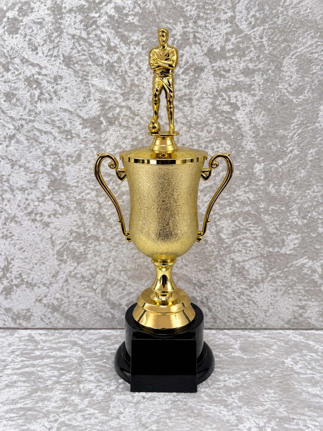 Trofeo Copa Dorada Premium de Fútbol con Jugador y Placa Personalizable