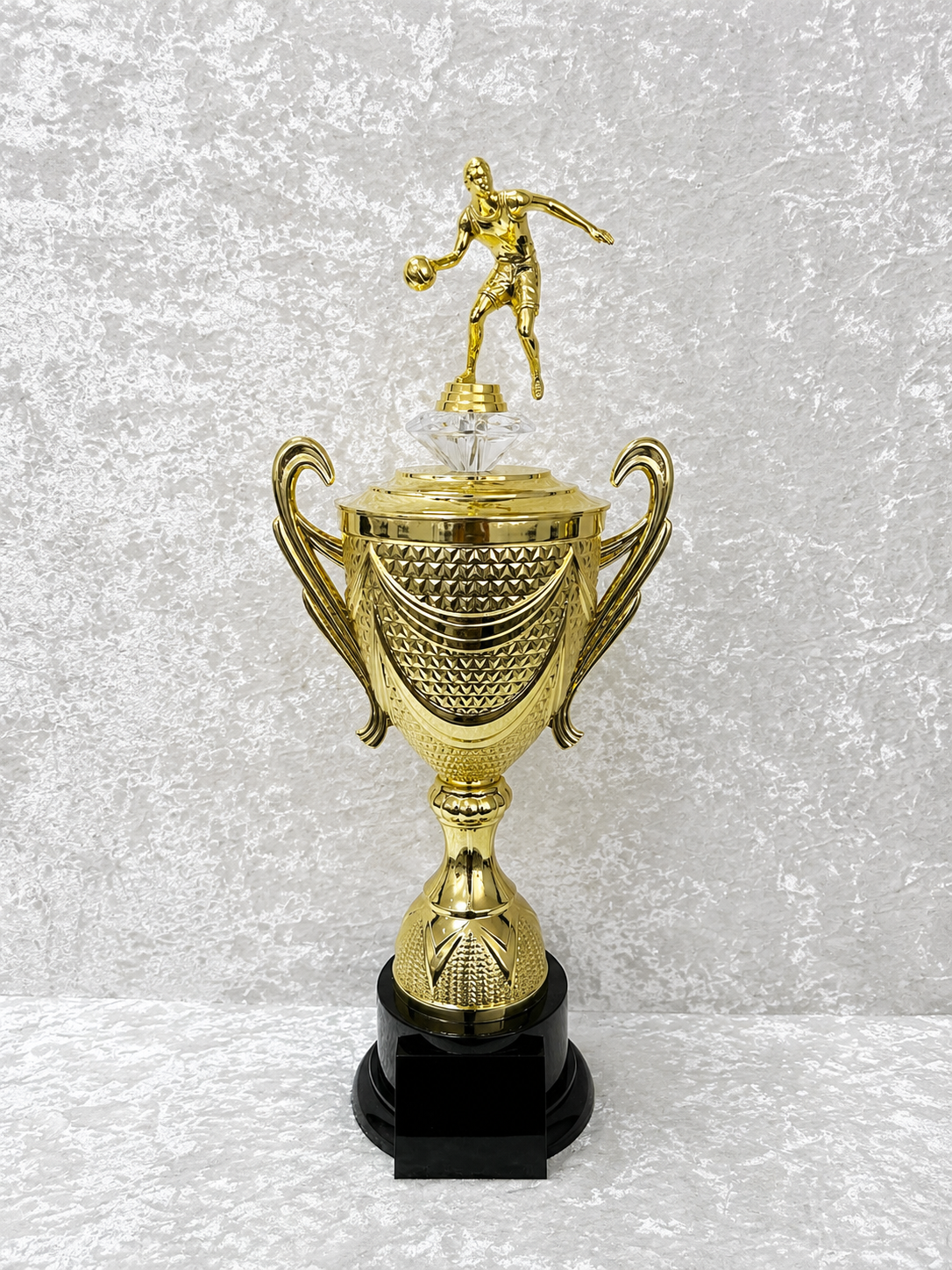 Trofeo de Baloncesto con Copa Dorada y Opciones de Diamante