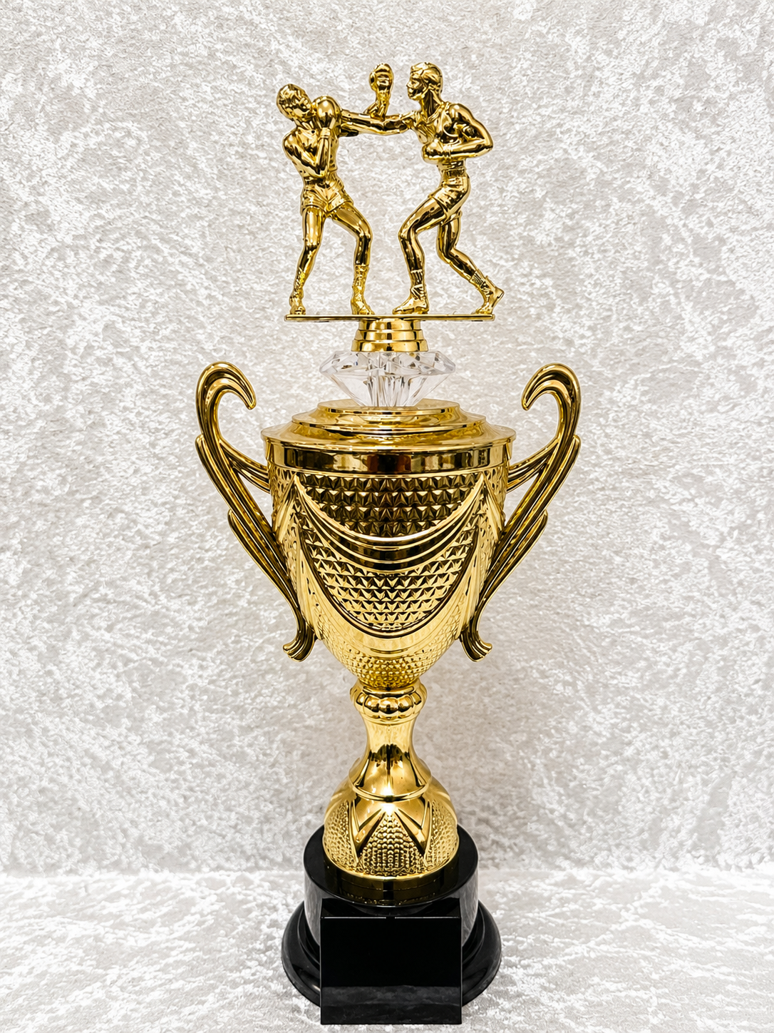 Trofeo Copa Premium de Boxeo con Dos Peleadores y Diamante Decorativo