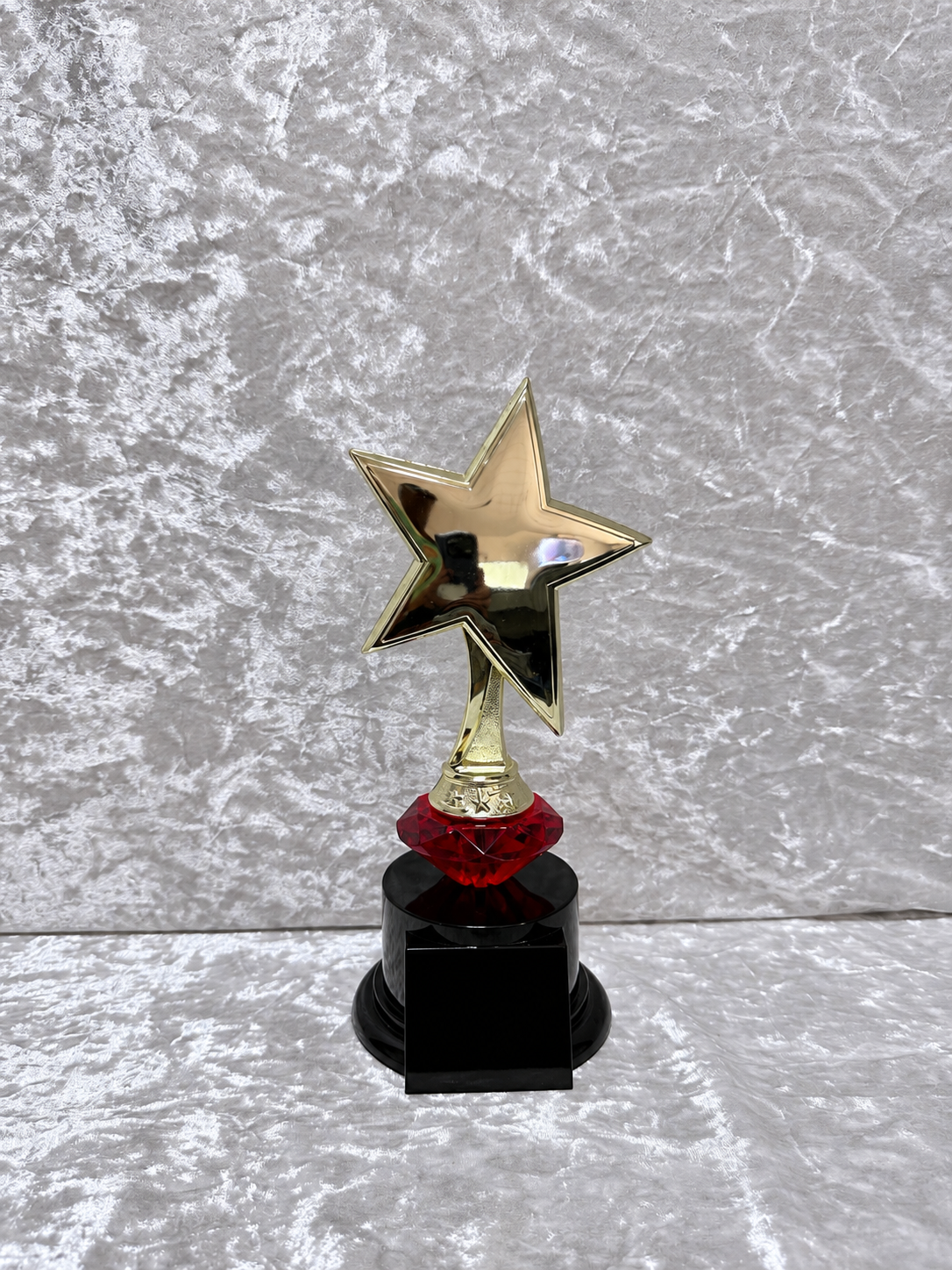 Trofeo Estrella Dorada Premium con Diamante de Color y Placa Personalizable