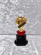 Trofeo Musical Dorado con Piano y Micrófono, Diamante de Color y Base Personalizable