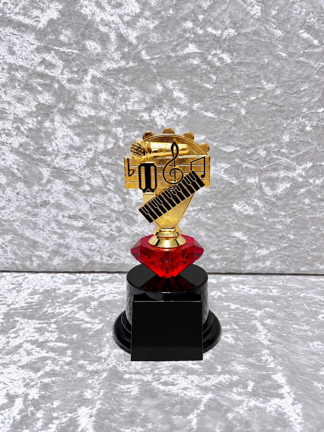Trofeo Musical Dorado con Piano y Micrófono, Diamante de Color y Base Personalizable