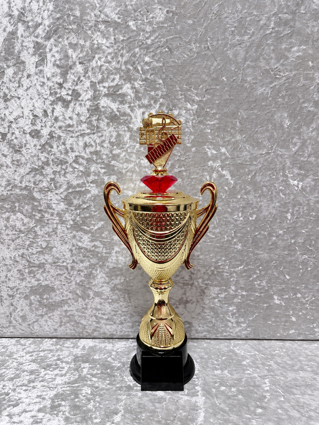 Trofeo Copa Dorada Premium de Música con Piano, Micrófono y Diamante Personalizable