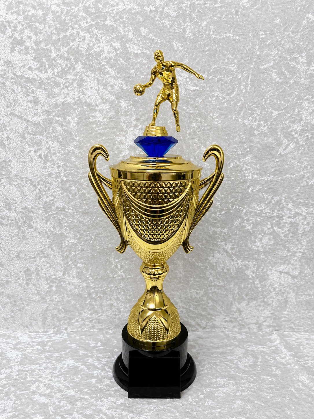 Trofeo de Baloncesto con Copa Dorada y Opciones de Diamante