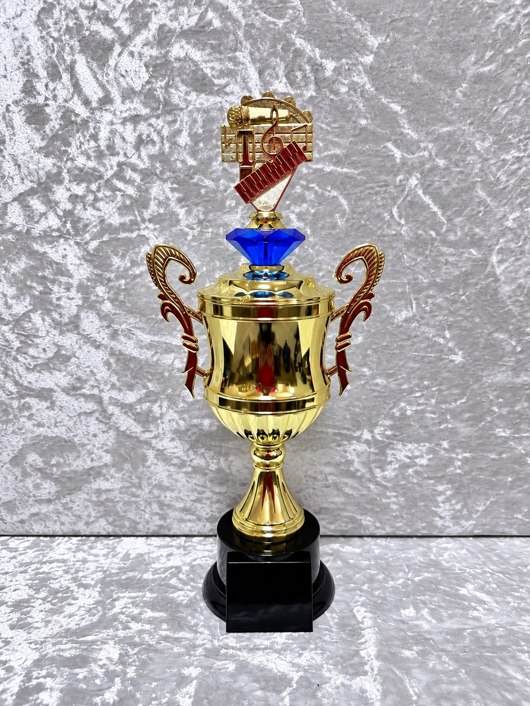 Trofeo Copa Dorada de Música con Piano, Micrófono y Diamante de Color Personalizable