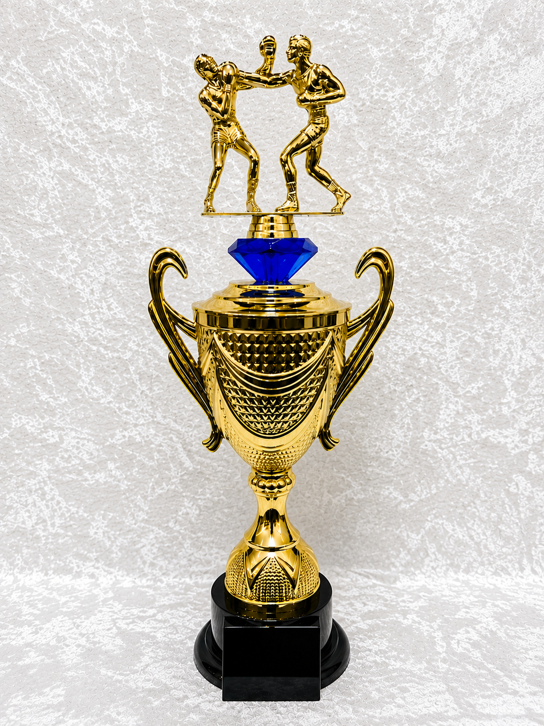 Trofeo Copa Premium de Boxeo con Dos Peleadores y Diamante Decorativo