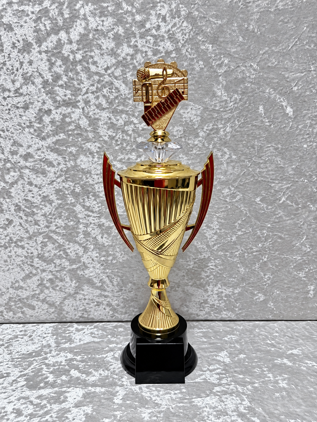 Trofeo Copa Dorada Premium de Música con Piano, Micrófono y Diamante Personalizable