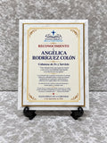 Placa de Reconocimiento Personalizada con Diseño Mármol Blanco y Detalles Dorados