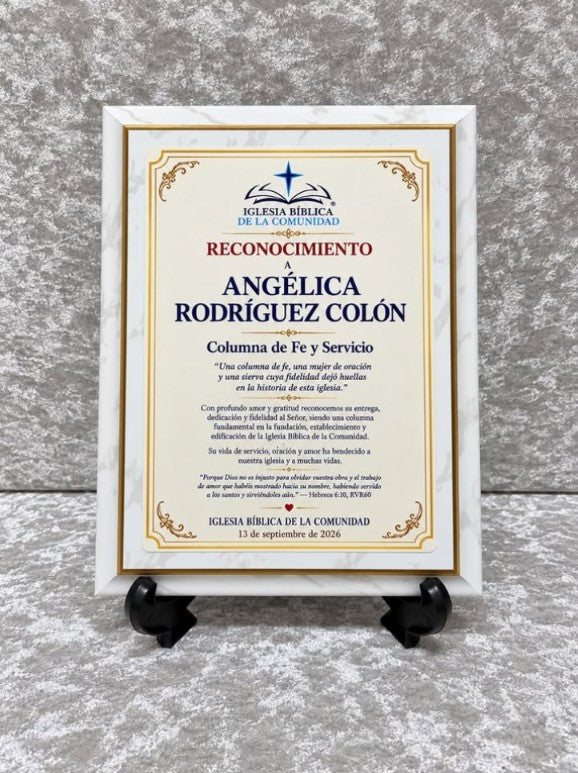 Placa de Reconocimiento Personalizada con Diseño Mármol Blanco y Detalles Dorados