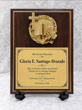 Placa de Reconocimiento Cristiana Personalizada con Biblia, Cruz y Manos en Oración