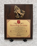 Placa de Reconocimiento Cristiana Personalizada con Manos en Oración de Metal