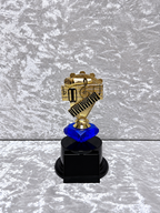 Trofeo Musical Dorado con Piano y Micrófono, Diamante de Color y Base Personalizable