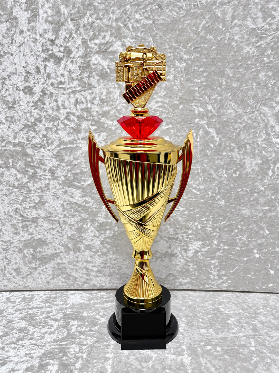 Trofeo Copa Dorada Premium de Música con Piano, Micrófono y Diamante Personalizable