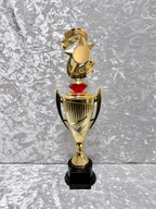 Trofeo Copa Dorada Premium con Estrellas, Diamante de Color y Placa Personalizable
