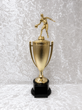 Trofeo Copa de Baloncesto con Jugador Driblando