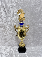 Trofeo Copa Dorada Premium con Diseño Espiral, Estrellas, Diamante Personalizable y Placa Personalizada