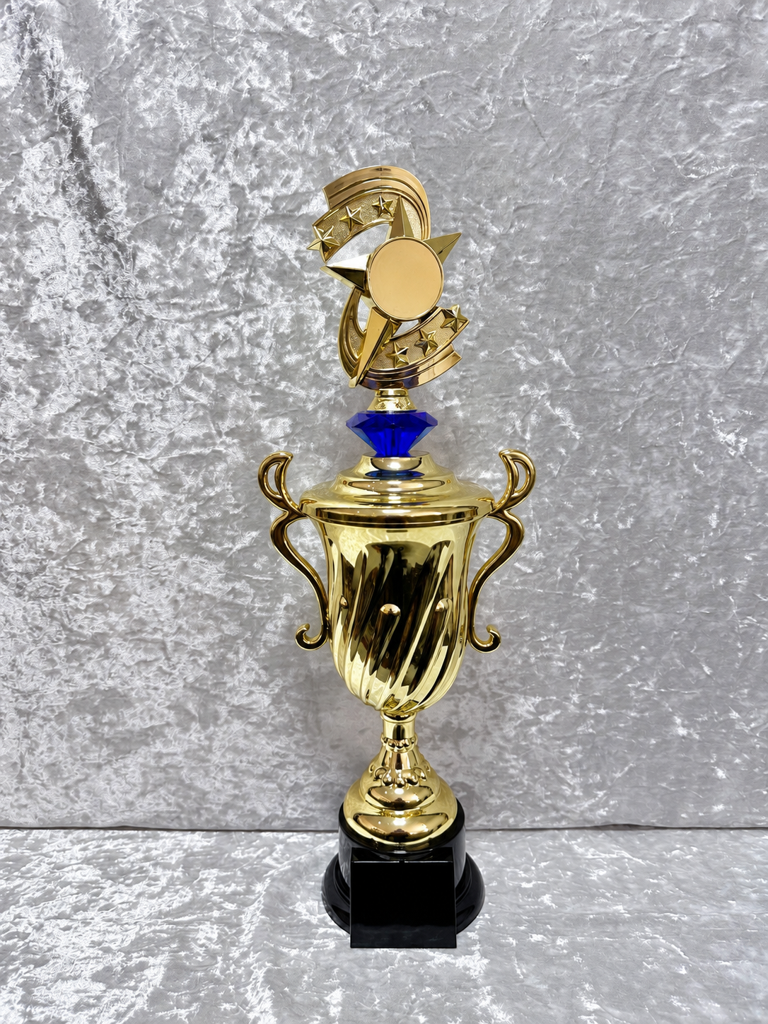 Trofeo Copa Dorada Premium con Diseño Espiral, Estrellas, Diamante Personalizable y Placa Personalizada