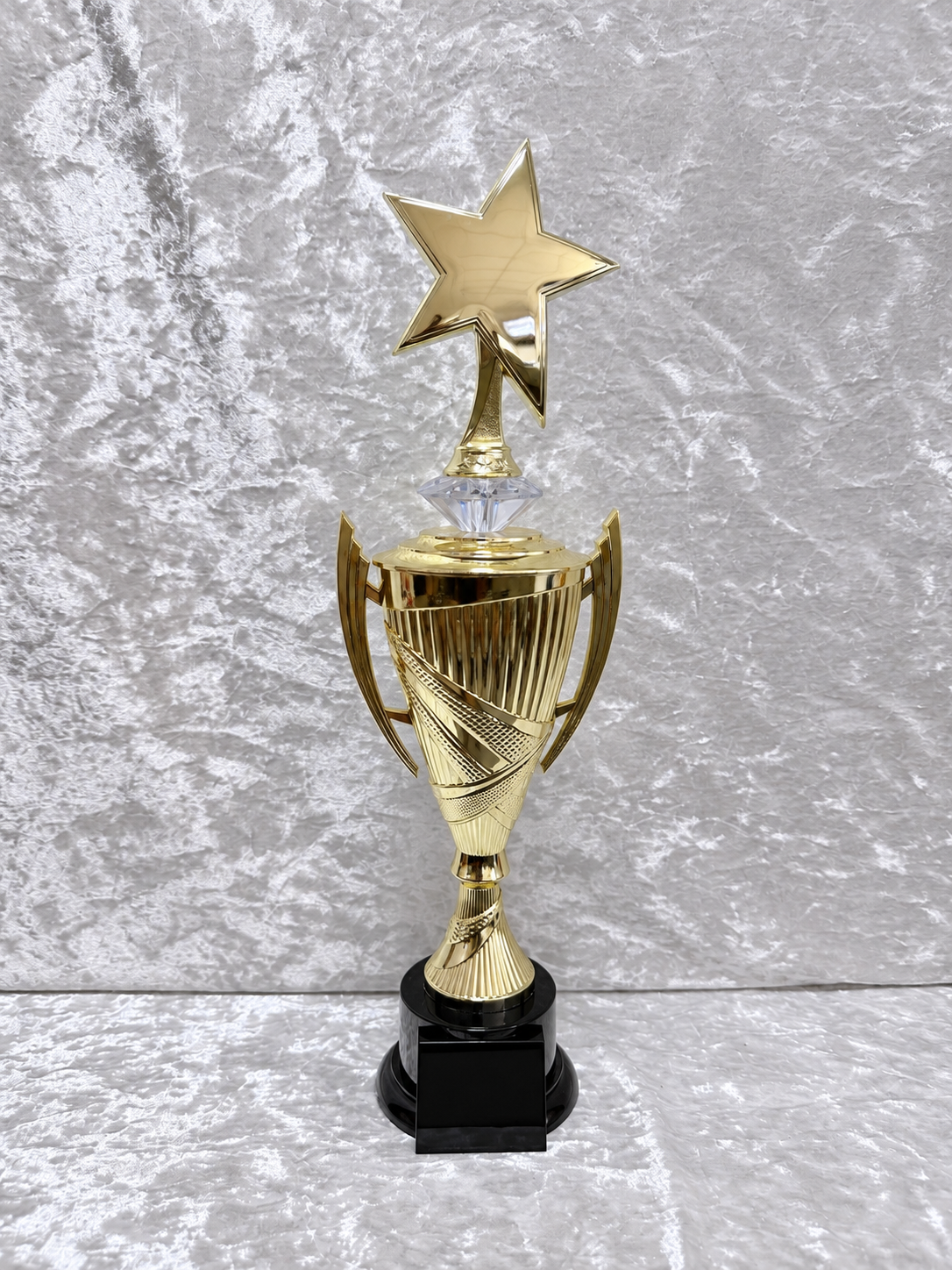 Trofeo Copa Dorada Premium con Estrella, Diamante de Color y Placa Personalizable