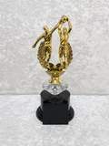 Trofeo de Baloncesto con Dos Jugadores y Base Negra