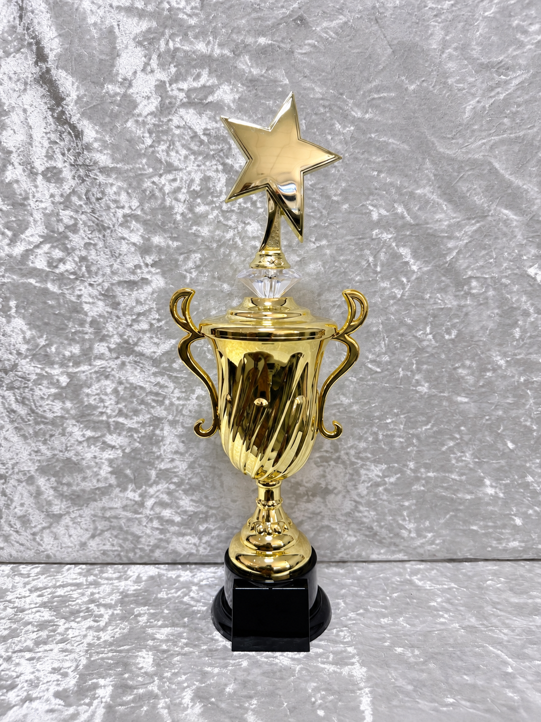 Trofeo Copa Dorada Premium con Estrella, Diamante de Color y Placa Personalizable