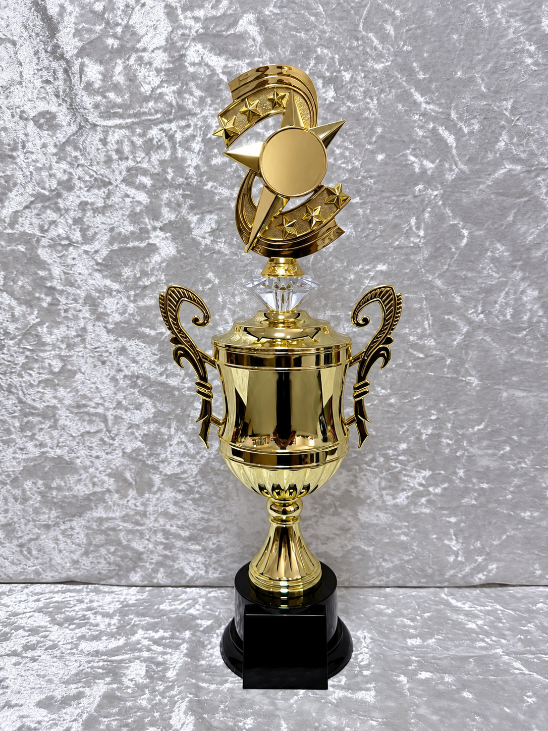 Trofeo Copa Dorada Premium con Estrellas, Emblema Circular, Diamante de Color y Placa Personalizable