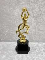 Trofeo de Baloncesto con Jugador y Base Negra