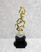 Trofeo de Baloncesto con Jugador y Base Negra