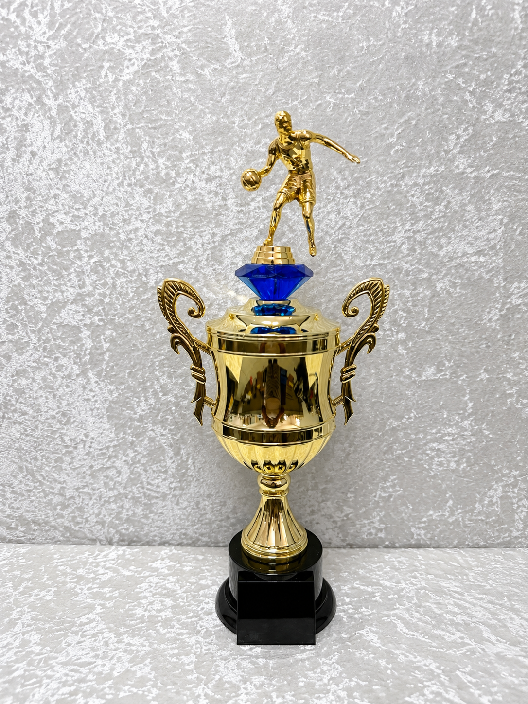 Trofeo de Baloncesto con Copa Dorada, Figura de Jugador y Opciones de Diamante