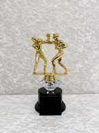 Trofeo de Boxeo con Dos Peleadores y Diamante Decorativo