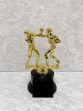Trofeo de Boxeo con Dos Peleadores y Base Negra