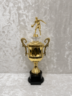 Trofeo Copa de Baloncesto con Jugador Driblando y Opciones de Diamante
