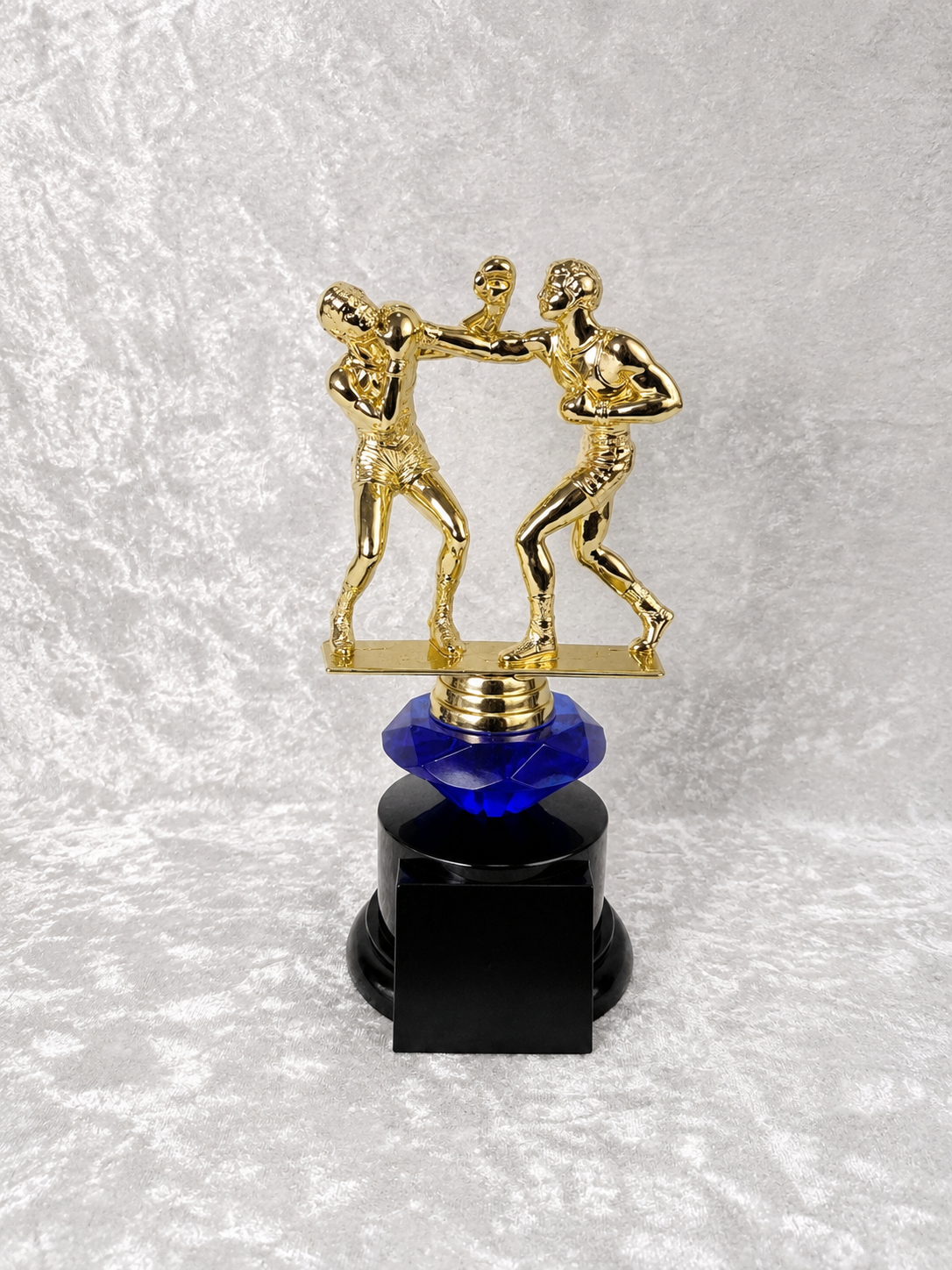 Trofeo de Boxeo con Dos Peleadores y Diamante Decorativo