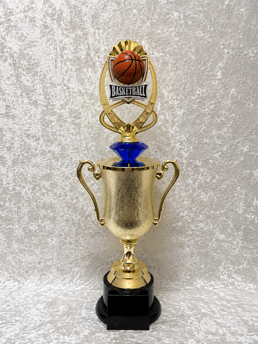 Trofeo de Baloncesto Tipo Copa Dorada con Diamante de Color