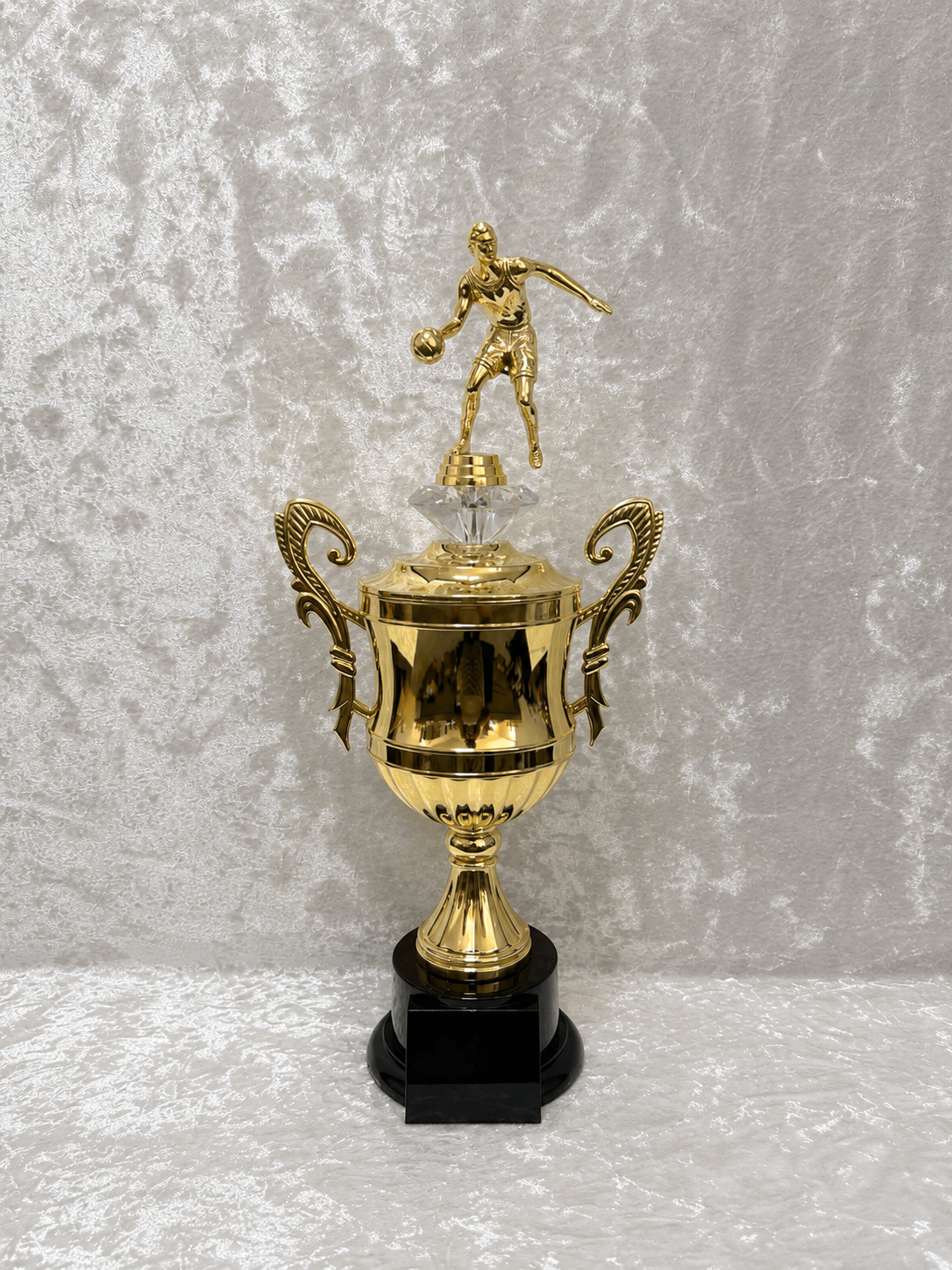 Trofeo de Baloncesto con Copa Dorada, Figura de Jugador y Opciones de Diamante