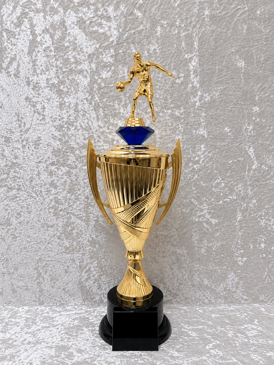 Trofeo de Baloncesto con Copa Dorada, Figura de Jugador y Diamante Decorativo